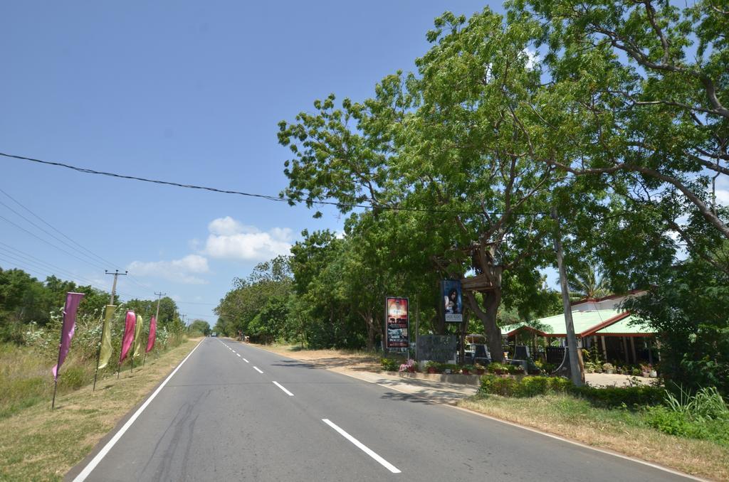 Sihilro Regency Hotel Udawalawe Exterior photo