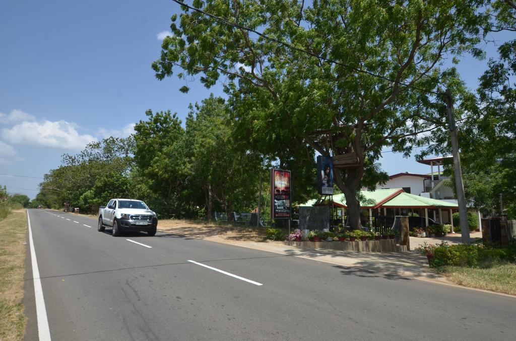 Sihilro Regency Hotel Udawalawe Exterior photo